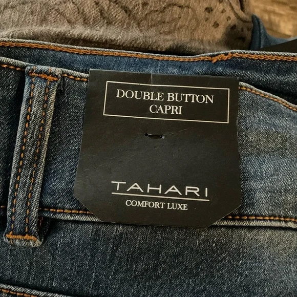 Tahari Women’s CapriJeans. Size 24 Measurements in Comments - Picture 8 of 13